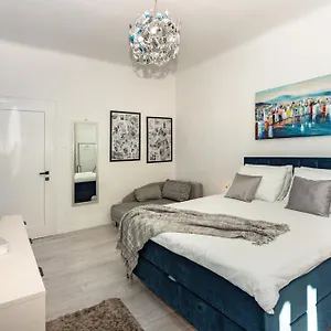  Apartment Spacious Center